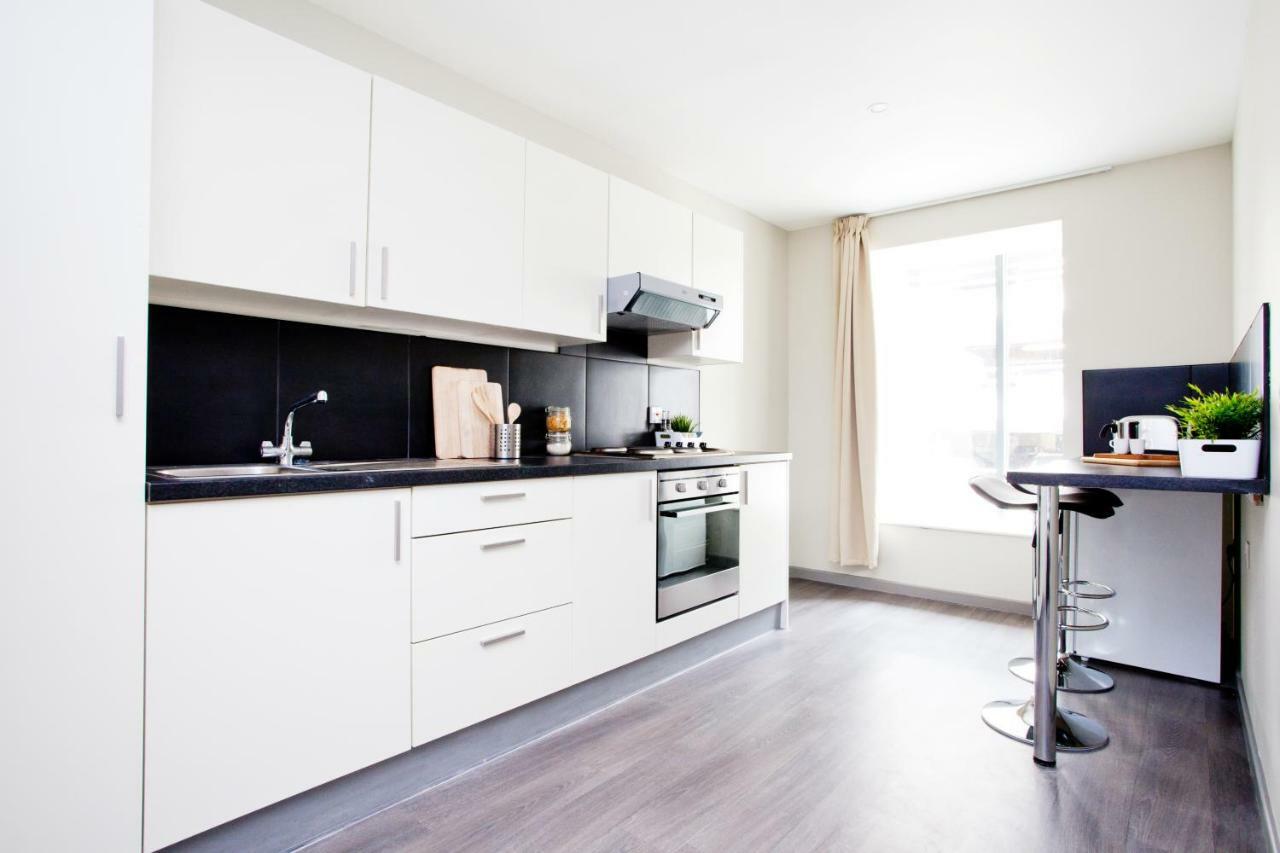 Ensuite W/ Shared Kitchen Centre!